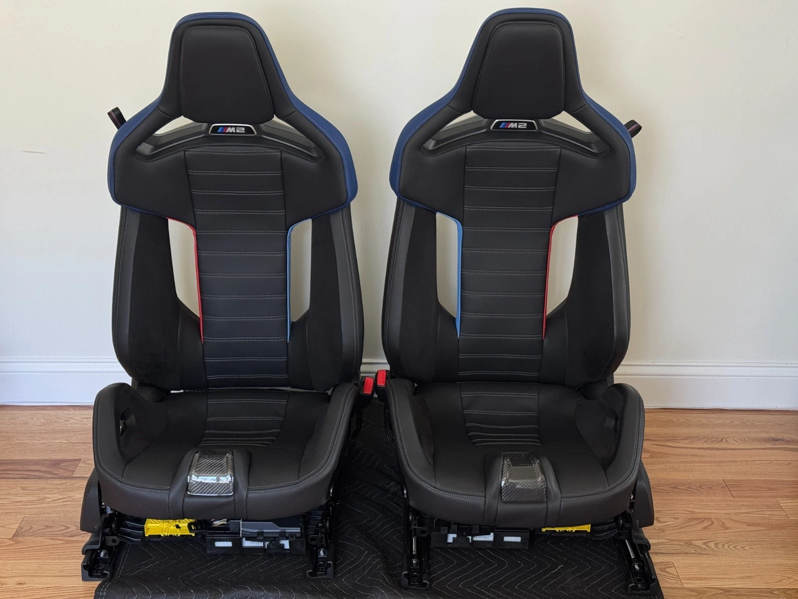 Contour carbon fiber seat with street-friendly padding for BMW daily driving
